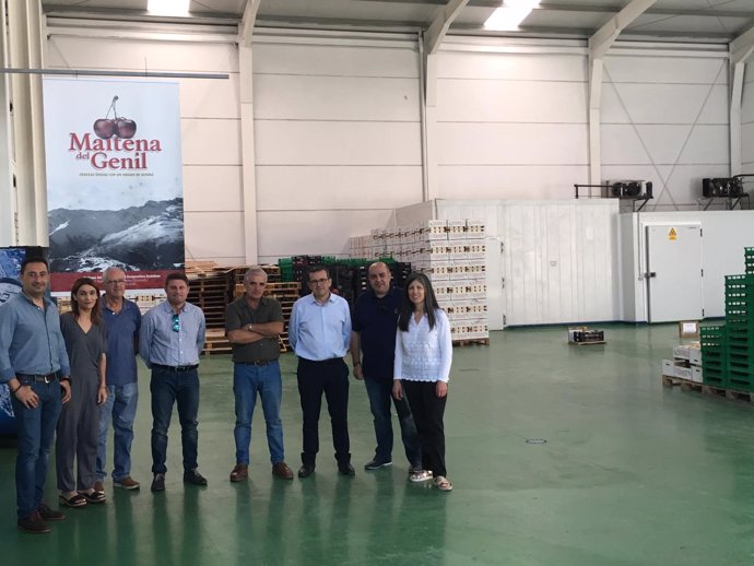 Visita del PSOE a la cooperativa Maitena del Genil 