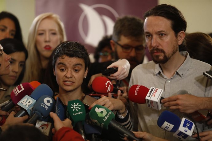 Pablo Iglesias i Lucía Martín fan declaracions als mitjans