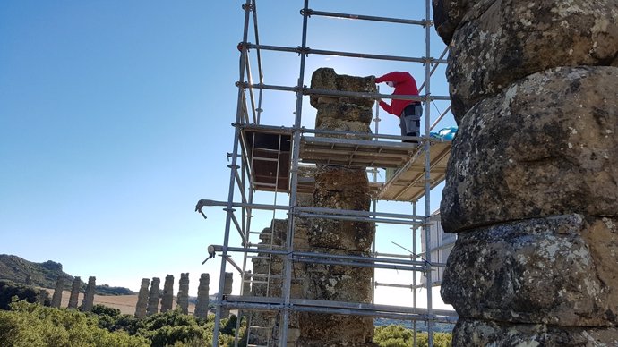 La Fundación Uncastillo restaura uno de los pilares del acueducto de Los Bañales
