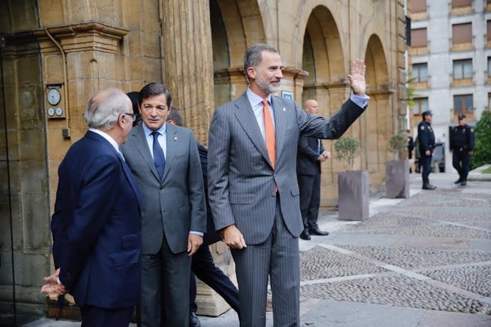 El Rey de España, a su llegada al Hotel de la Reconquista