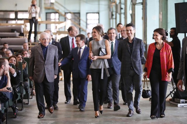 La Reina, Scorsese y autoridades llegan al coloquio en La Vega