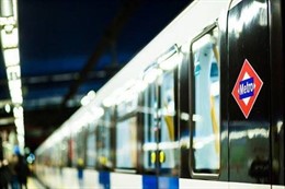 Un tren con el logotipo de Metro de Madrid