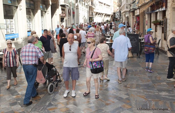 Turistas por las calles de Cartagena, Murcia
