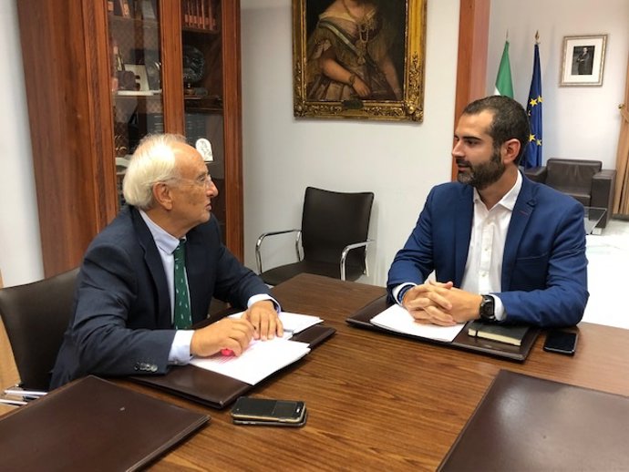 El subdelegado del Gobierno y el alcalde de Almería reunidos