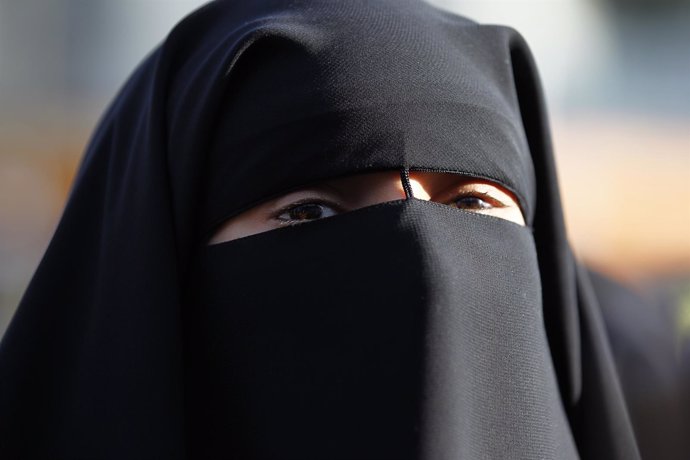 Mujer con niqab