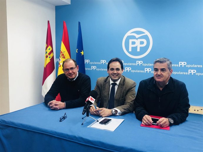 Francisco Núñez en la Junta Local del PP de Almansa