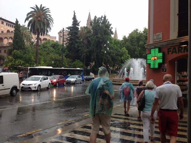 Las lluvias dejan 100 incidentes, varios por gente atrapada en sus vehículos en Pollença