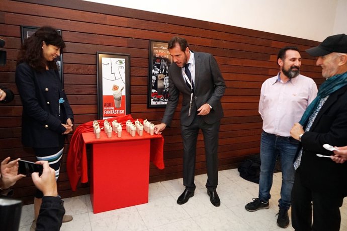 Valladolid.- Redondo y Puente, en la presentación del pastel