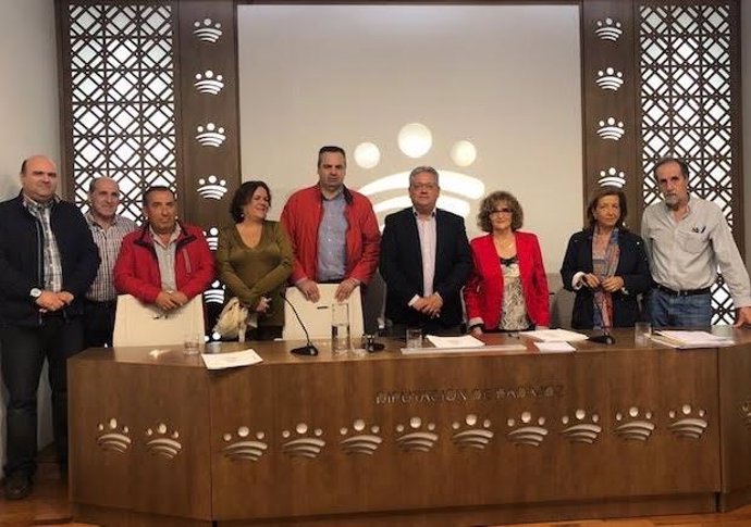 Firma convenio entre la Diputación de Badajoz y Apamex