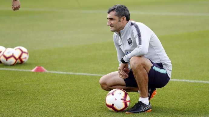 El entrenador del FC Barcelona, Ernesto Valverde, en un entrenamiento