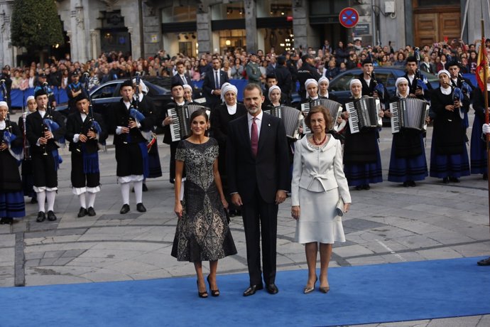 Los reyes Felipe VI, Letizia y Sofía