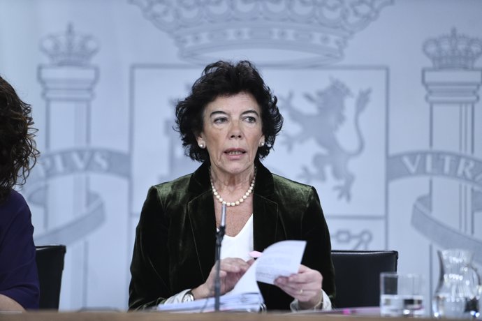 Isabel Celaá y María Jesús Montero en rueda de prensa tras el Consejo de Ministr