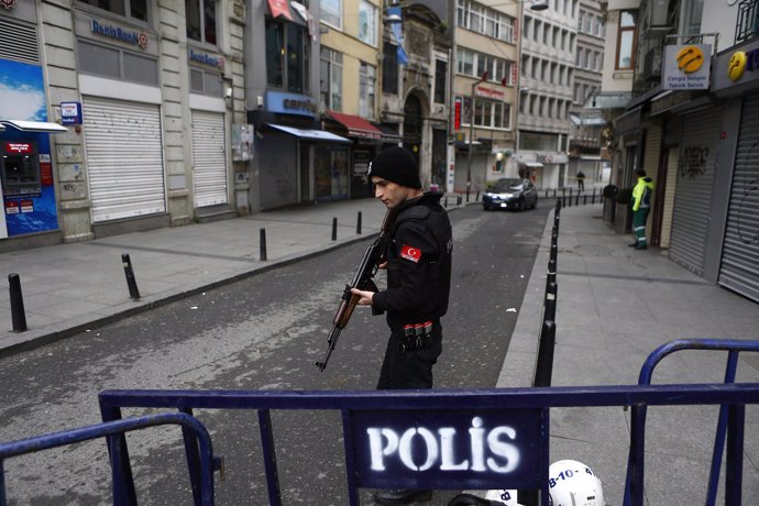 Policía en Estambul