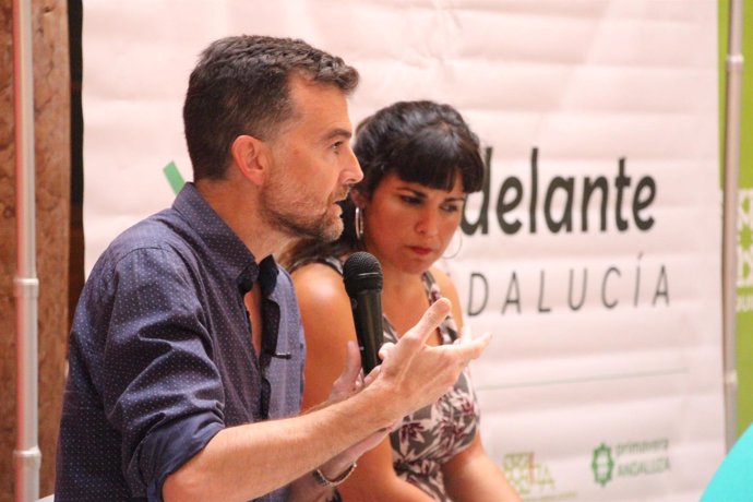 Antonio Maíllo y Teresa Rodríguez, en un acto de Adelante Andalucía