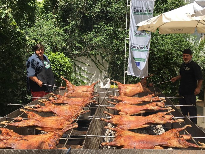 Asado de cordero al carbón de encina Corderex