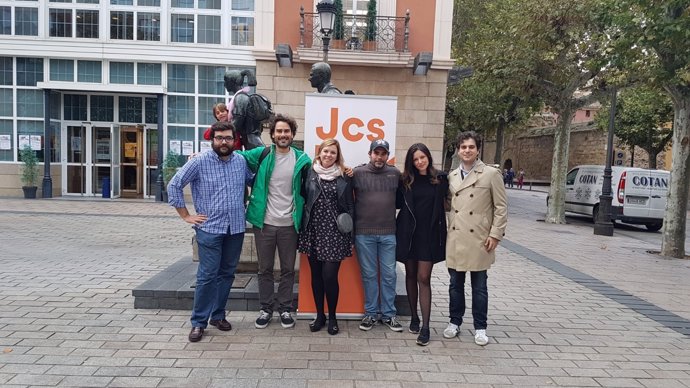 Jovenes de Ciudadanos con Jeunes avec Macron en acto en Logroño