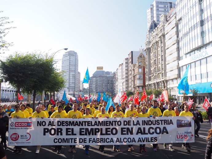Manifestación de los trabajadores de la multinacional Alcoa en A Coruña, Galic
