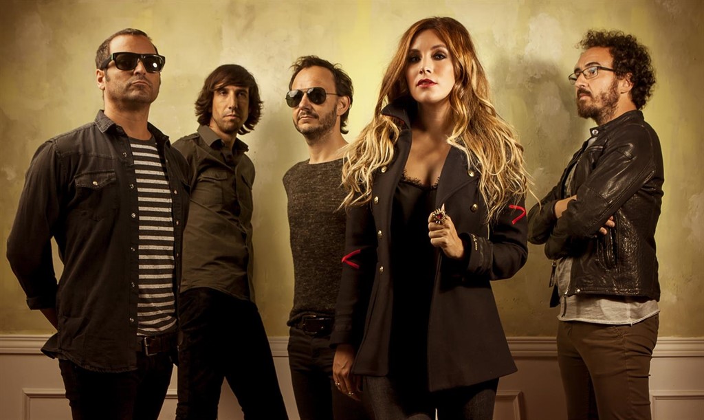 La Oreja de Van Gogh presenta La chica del espejo españa camisa blanca la oreja de van gogh