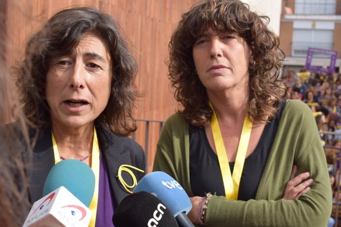 La consellera Teresa Jordà y la directora general de Igualdad Mireia Mata