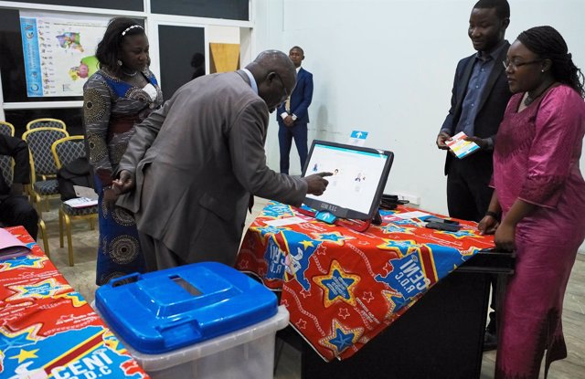 Máquina de votación en RDCongo