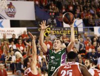 Unicaja remonta en Manresa y Estudiantes conquista La Laguna