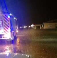 Fallece un bombero tras volcar un camión durante las lluvias en la provincia de Málaga