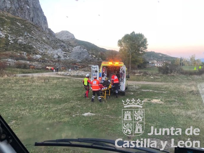 León.- Un momento del rescate del montañer