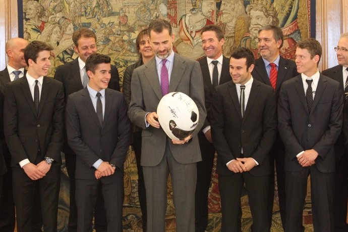 El Rey Felipe VI con Marc Márquez, Álex Márquez, Esteve Rabat y Toni Bou