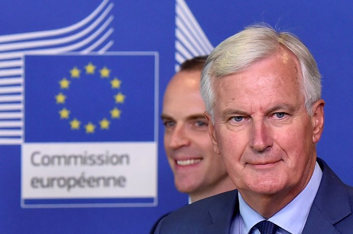 Michel Barnier y Dominic Raab