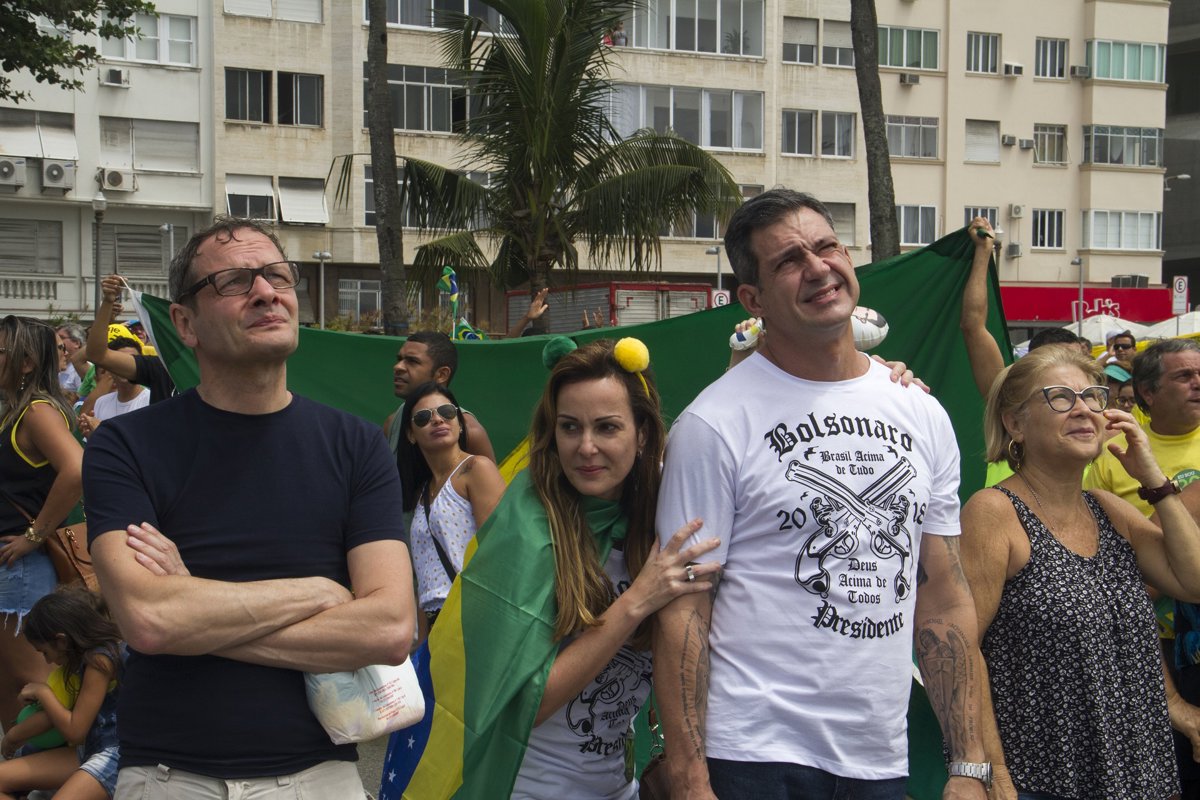 Miles de personas salen a las calles de Brasil en apoyo a Bolsonaro y ...
