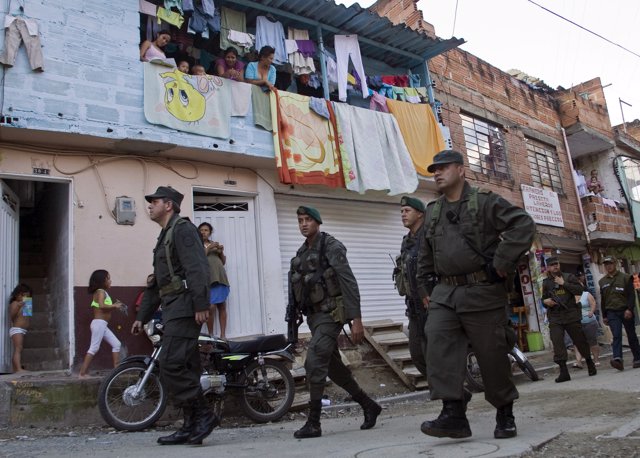 Policía en la Comuna 13 de Medellín