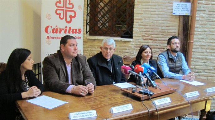 El arzobispo de Toledo en la inaguración de las viviendas                      