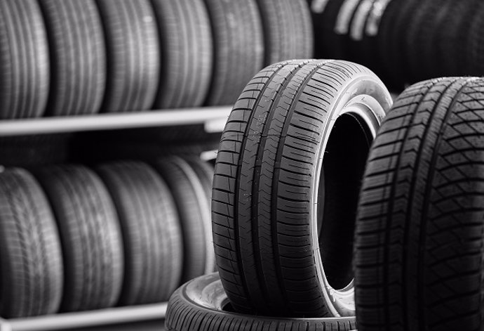 Europa prohibirá la venta de neumáticos "F" en noviembre