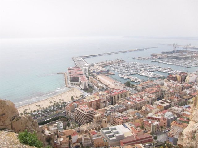 Puerto De Alicante en imagen de archivo