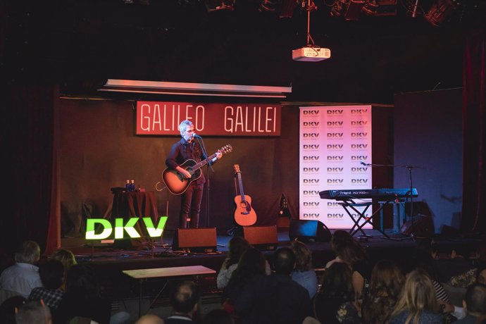 DKV y Ariel Rot recaudan 6.600 euros contra el cáncer en un concierto solidario 
