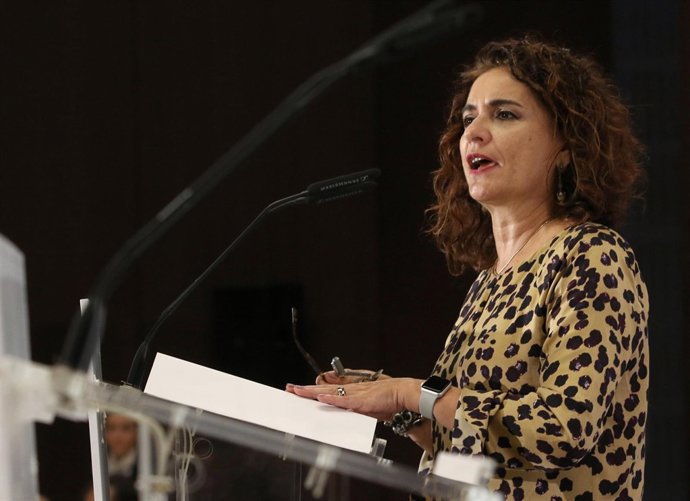 La ministra de Hacienda, María Jesús Montero, en un desayuno informativo