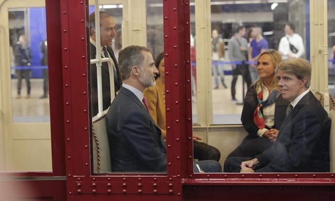 El rey Felipe VI, el presidente regional, Ángel Garrido, junto a Rosalía Gonzalo