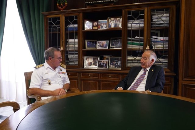 Antonio Mínguez Samper junto al presidente de la Diputación, Gabriel Amat.