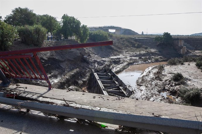 El puente romano sobre el río Blanco en Aguadulce (Sevilla) afectado por el temp