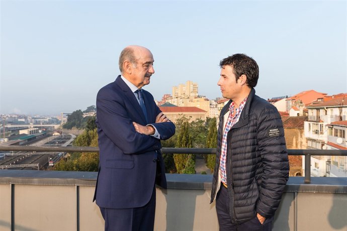 Mazón con el alcalde de Valdeprado del Río