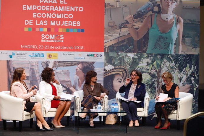 Carmen Calvo inaugura una jornada para el empoderamiento de las mujeres