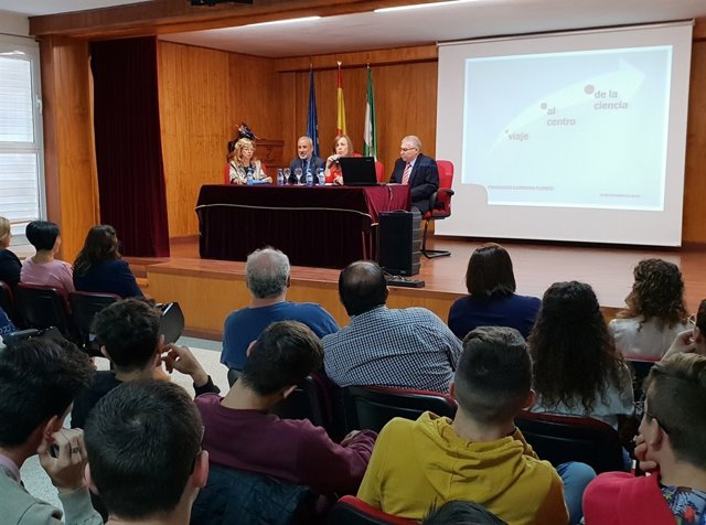 Fernández en las jornadas del IES El Palmeral de Vera