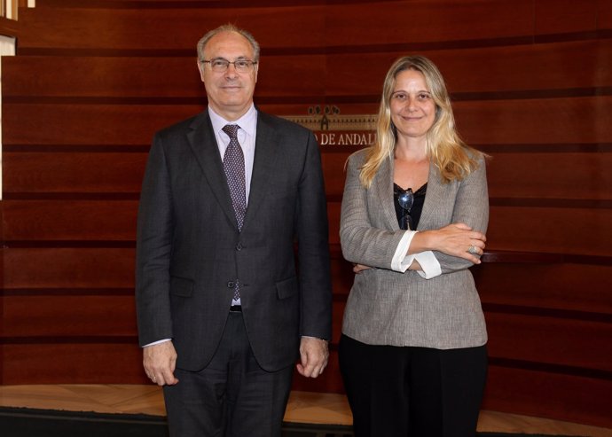 La directora de Unrwa España se reúne con el presidente del Parlamento andaluz