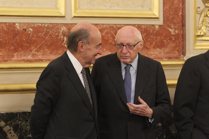 Miquel Roca y José Pedro Pérez-Llorca en el Congreso 