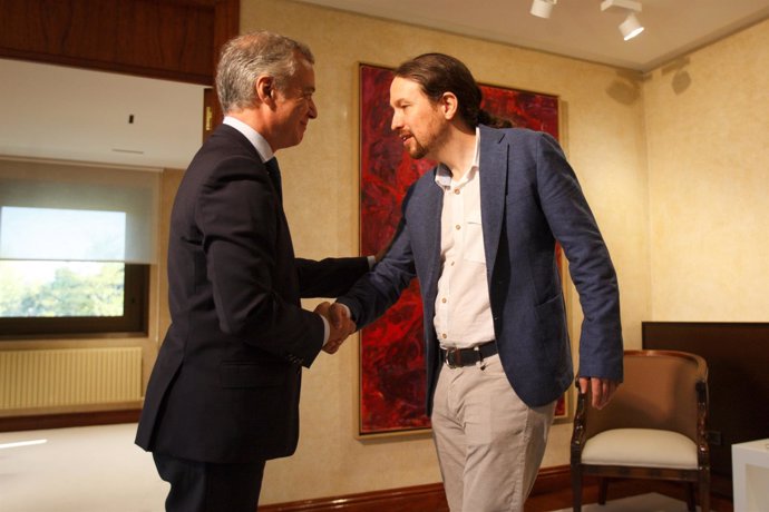 Pablo Iglesias se reúne con el lehendakari, Iñigo Urkullu, para tratar los PGE
