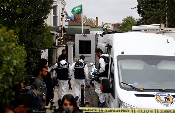 Forenses turcos en consulado saudí de Estambul