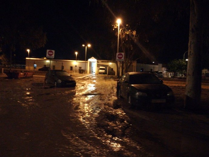Coches en el agua tras el temporal en la provincia de Málaga