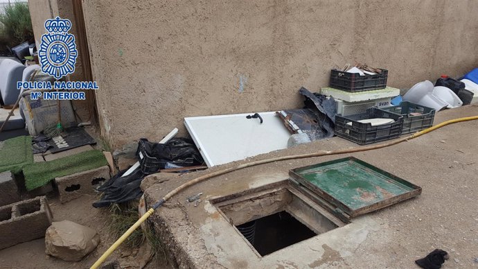 Zulo subterráneo donde había un cultivo de marihuana