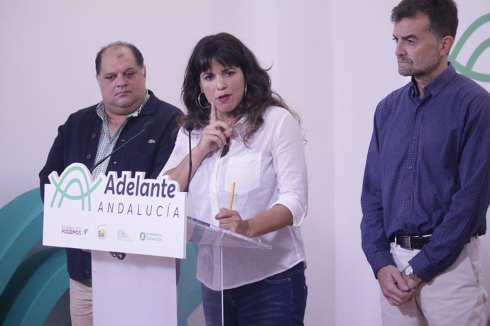 Teresa Rodríguez y Antonio Maíllo en rueda de prensa