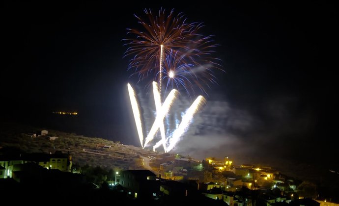 Castillo de fuegos artificiales en honor a Santa Bárbara